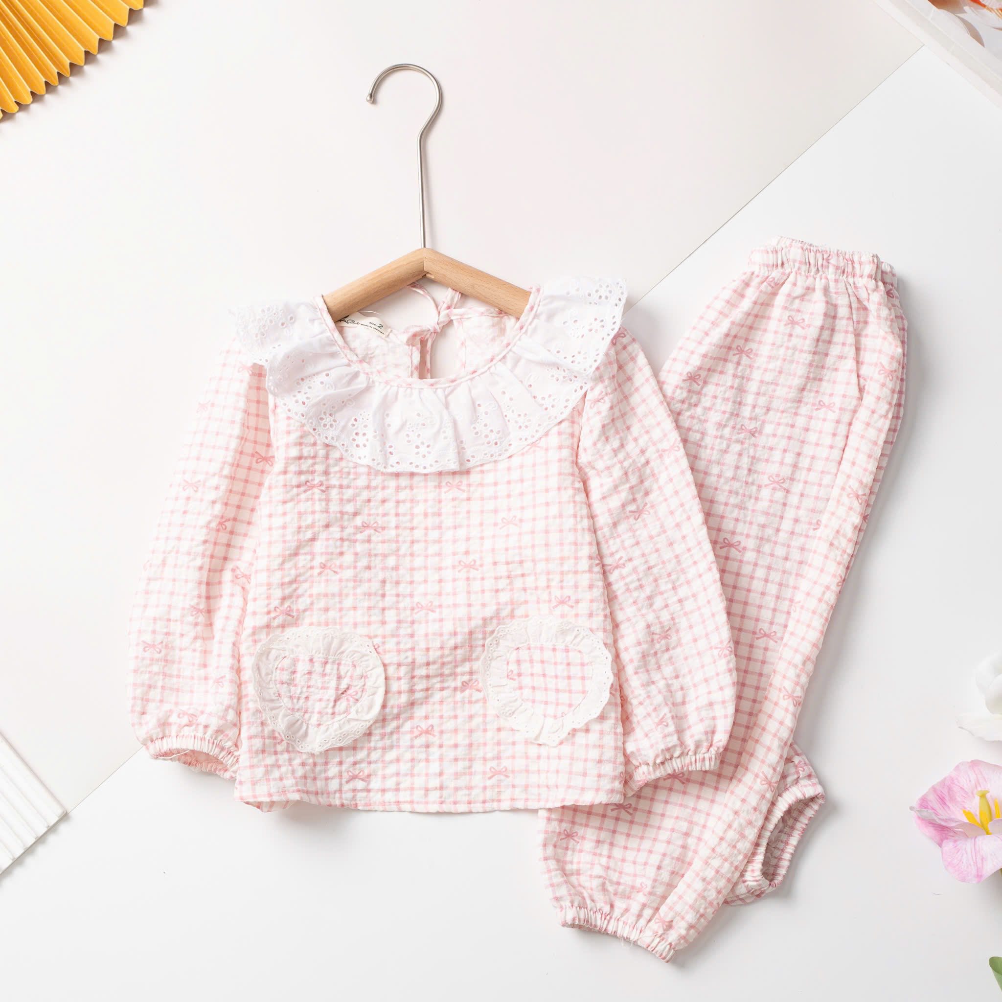 [🆕🇻🇳] LITIBABY Hồ Chí Minh 😎❤️️⭐️ Mấy bộ pijama cổ bèo này thiệt sự xinh xỉu luôn mom ơi
Cổ bèo ren trắng bánh bèo vừa phải, tay bo nhẹ cho bé ấm áp, chất vải thì mềm mịn, nhẹ tênh ngủ hay , shares-0✔️ , likes-2❤️️ , date-2025-10-20 00:30:05🇻🇳🇻🇳🇻🇳📰🆕