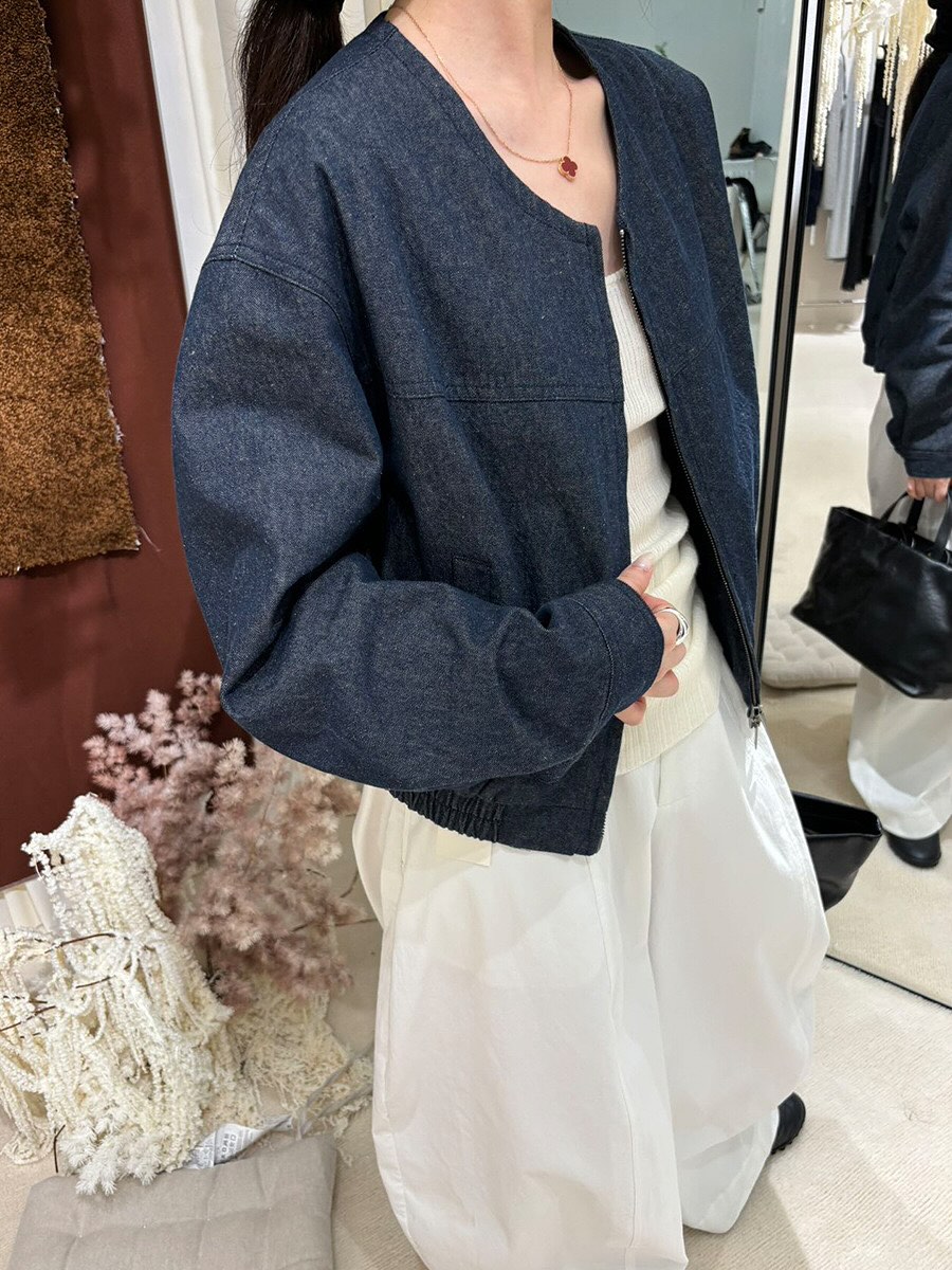 [🆕🇻🇳] Ravïe studios 👕 Top1Fashion 👗  Dark Denim Jacket
Một em khoác mỏng nhẹ form bomber siêu dễ và rất phù hợp cho thời tiết se lạnh của những ngày đầu đông cuối thu nèFreesize | One colo , shares-0✔️ , likes-0❤️️ , date-2025-10-29 20:46:15🇻🇳🇻🇳🇻🇳📰🆕