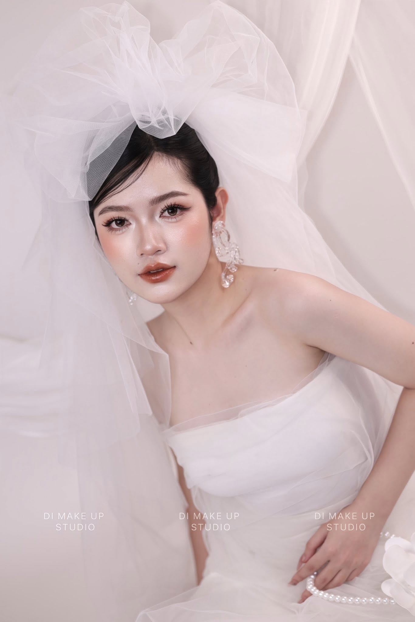 [🆕🇻🇳] Di Closet – Cửa hàng quần áo nữ 👕 Top1Fashion 👗  “𝘽𝙧𝙞𝙙𝙖𝙡 𝙂𝙡𝙤𝙬” – 𝘾𝙤̂ 𝙙𝙖̂𝙪 𝙩𝙧𝙤𝙣𝙜 𝙩𝙧𝙚̉𝙤, 𝙠𝙞𝙚̂𝙪 𝙠𝙮̀ 𝙫𝙖̀ 𝙙𝙖̂̀𝙮 𝙘𝙪𝙤̂́𝙣 𝙝𝙪́𝙩.
Một lớp nền căng bóng tự nhiên, tone cam nâu ấm áp – tất cả tạo nên vẻ đẹp tinh tế n , shares-1✔️ , likes-2❤️️ , date-2025-10-17 02:00:28🇻🇳🇻🇳🇻🇳📰🆕