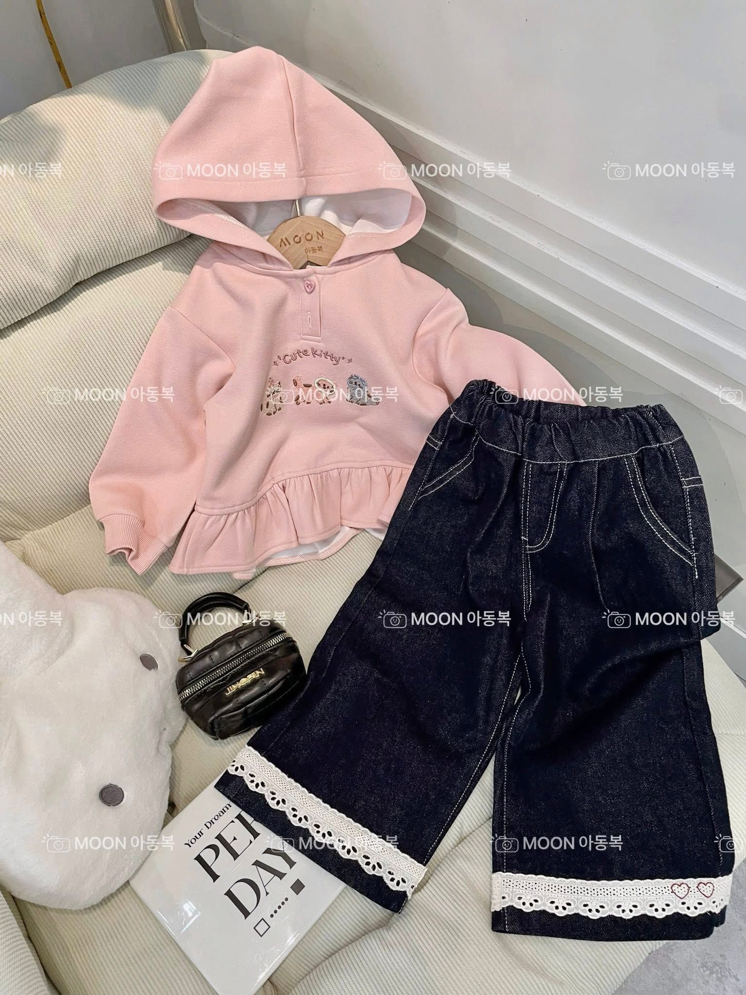 [🆕🇻🇳] Moon Kid’s – 34 Hàng Cấp – TP Nam Định – Chuyên bán buôn lẻ thời trang trẻ em QC 🧑‍🧒❤️️👶⭐️ Mixxx matchMOON 아동복
𝐋𝐢𝐧𝐤𝐬𝐡𝐨𝐩𝐞𝐞:
• 𝙷𝚊̀𝚗𝚐 𝚖 𝚘̛́𝚒 𝚞𝚙𝚍𝚊𝚝𝚎 𝚖𝚘̂̃𝚒 𝚗𝚐𝚊̀𝚢
———————   ︎  ———————
* Address  :
Cs1: 34 – Hàng Cấp – TP Nam Định
Cs2: 59A – Nguyễn , shares-0✔️ , likes-4❤️️ , date-2025-10-22 19:03:06🇻🇳🇻🇳🇻🇳📰🆕