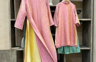 [🆕🇻🇳] Baby Closet luôn muốn được đồng hành cùng các mom chăm sóc, bảo vệ và yêu thương các con 🧑‍🧒❤️️👶⭐️ Một thiết kế nhẹ nhàng, sang mà vẫn rất “Tết”!Chất gấm ánh vàng hồng mềm mịn, lên form cực sang, phối quần xanh ngọc vừa nét xưa lại vừa  hiện đại.Tông , shares-0✔️ , likes-2❤️️ , date-2025-10-16 22:37:08🇻🇳🇻🇳🇻🇳📰🆕