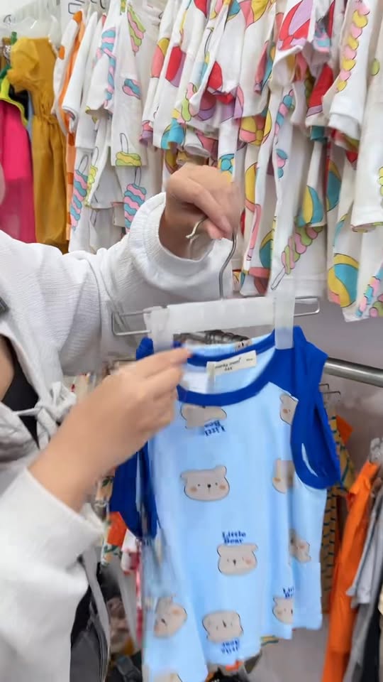 [🆕🇻🇳] Chi Store – Thời trang cho bé Yêu 🧑‍🧒❤️️👶⭐️ Ch\u1ec9 t\u1eeb #1xx c\u00f3 ngay set \u0111\u1ed3 c\u1ef1c ng\u1ea7u cho b\u00e9 y\u00eau di\u1ec7n \u0111i ch\u01a1i mu\u00f4n n\u01a1i.\nH\u00e0ng tr\u , shares-0✔️ , likes-12❤️️ , date-2025-10-16 23:22:38🇻🇳🇻🇳🇻🇳📰🆕