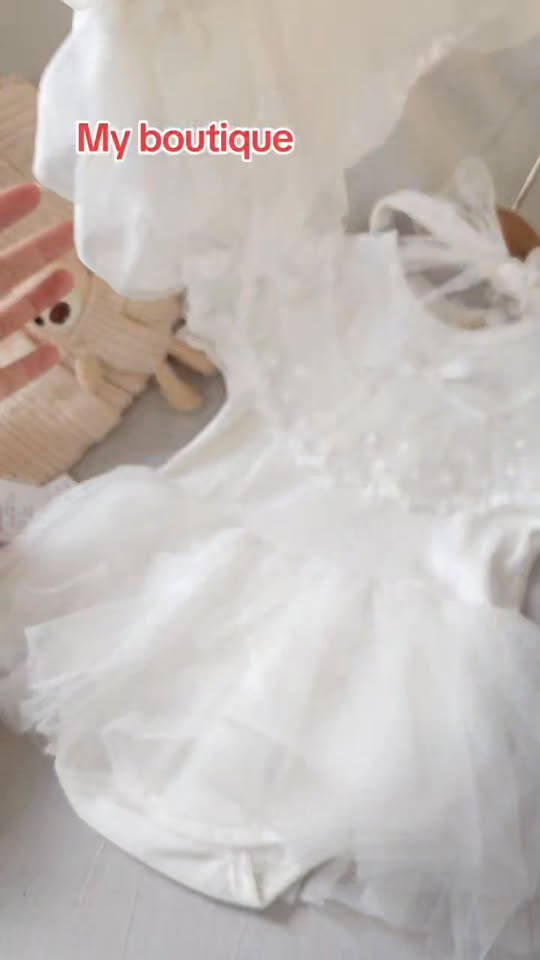 [🆕🇻🇳] My Boutique- Chuyên cung cấp các mặt hàng về thời trang & phụ kiện cho mẹ và bé 🧑‍🧒❤️️👶⭐️ Body chip xinh lắm ý ạ 
Đẹp từ chất đến dáng luôn
Chất mềm mịn , thoải mái, kiểu dáng lạ mắt ,các mom sắm dần cho bé iu , shares-0✔️ , likes-6❤️️ , date-2025-10-19 02:14:12🇻🇳🇻🇳🇻🇳📰🆕