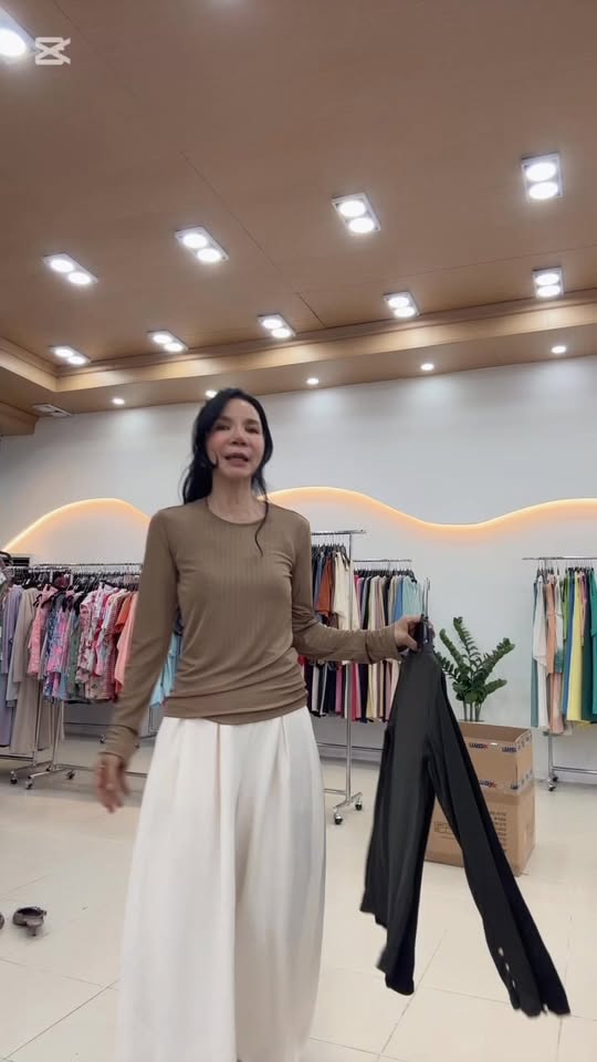 [🆕🇻🇳] J.Lin – Thời Trang Xuất Khẩu (Thời Trang Thiết Kế)  👕 Top1Fashion 👗  129k/áo
249k/2áo
349k/3áo
Size từ 45-80 kg , shares-0✔️ , likes-1❤️️ , date-2025-10-16 00:53:10🇻🇳🇻🇳🇻🇳📰🆕