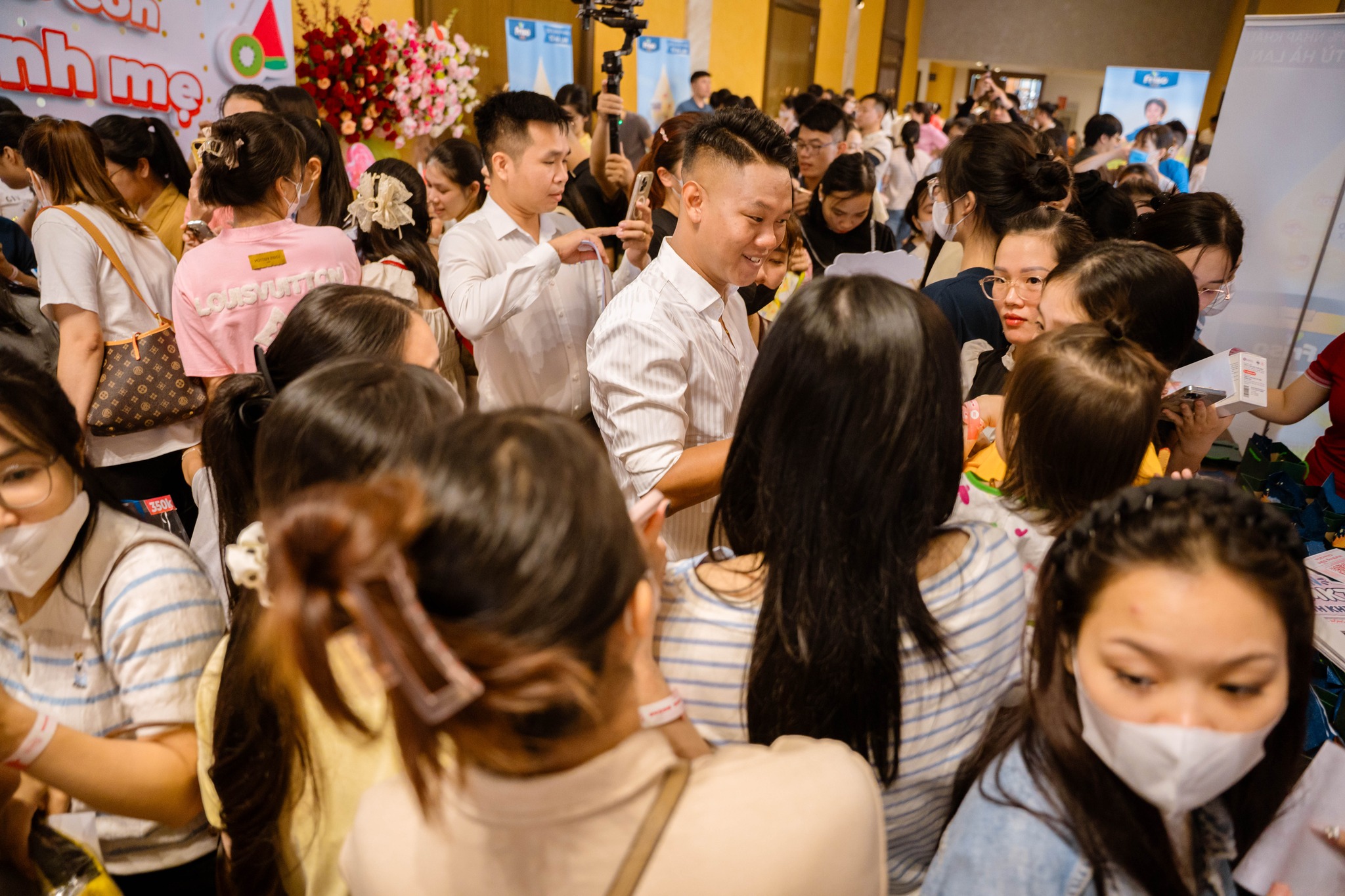 [🆕🇻🇳] Unijoy Việt Nam – Thương hiệu Tã Bỉm số 1 tại Mỹ 🧑‍🧒❤️️👶⭐️  Gian hàng UNIJOY hôm nay thật sự “bùng nổ” các mom ơi!Vừa bước vào sảnh hội trường là thấy ngay gian Unijoy quây kín luôn, đông nghịt các mẹ đến tham q , shares-4✔️ , likes-85❤️️ , date-2025-10-21 17:33:36🇻🇳🇻🇳🇻🇳📰🆕