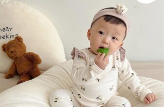 [🆕🇻🇳] 23 March Store- Thời trang trẻ em cao cấp 🧑‍🧒❤️️👶⭐️  Bộ đồ hoa nhí style Hàn siêu xinh cho bé yêu
Cưng quá các Mom ơiii  Nhìn thôi đã thấy mê mẩn luôn ấy!
Chất cotton nỉ siêu mềm – dày dặn – co giãn cực tố , shares-1✔️ , likes-6❤️️ , date-2025-10-17 21:48:31🇻🇳🇻🇳🇻🇳📰🆕