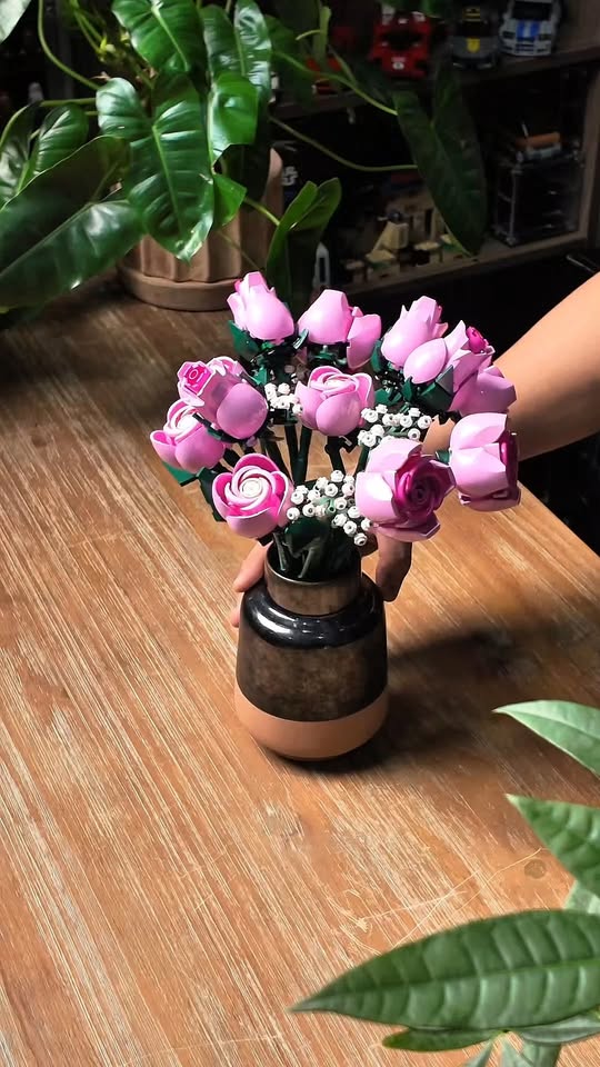 [🧸️🇻🇳] Vietnam LEGO Club 🎈Top1Toys🧸️   Khi sáng tạo và nghệ thuật cùng nở rộ trong một bó hoa. 

Cùng cộng đồng We Love LEGO khám pháBộ LEGO® Botanicals: Bó Hoa Hồng Màu Hồng (10374). Sản phẩm  , shares-0✔️ , likes-10❤️️ , date-2025-10-21 02:01:46🇻🇳🇻🇳🇻🇳📰🆕