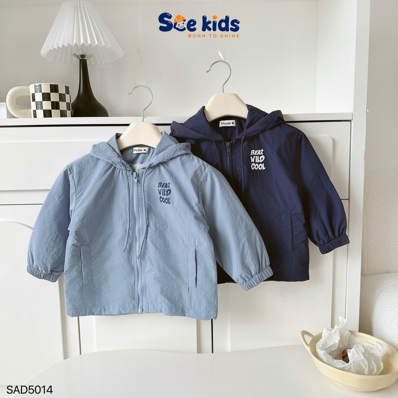 [🆕🇻🇳] Richkid Clothing 🧑‍🧒❤️️👶⭐️ 𝐒𝐂𝐄 𝐊𝐈𝐃𝐒 𝐒𝐀𝐃𝟓𝟎𝟏𝟒 – 𝐀́𝐎 𝐊𝐇𝐎𝐀́𝐂 𝐆𝐈𝐎́ 𝐁𝐄𝐀𝐑 𝐖𝐈𝐓𝐇 𝐂𝐎𝐎𝐋
——————————–
Chất liệu: Vải gió cao cấp không bám bụi – mặc sạch đẹp suốt ngày dài. , shares-0✔️ , likes-0❤️️ , date-2025-10-21 23:42:58🇻🇳🇻🇳🇻🇳📰🆕