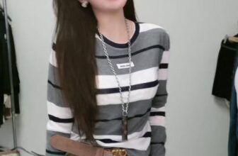 [🆕🇻🇳] Kim Oanh Vũ STORE 👕 Top1Fashion 👗  Áo dáng basic mà lên form siêu xinh  Live nào cũng cháy hàng, nay em về bù trả khách còn dư hơn 10 chiếc, giá chỉ #285K — nhanh tay kẻo hết nha  , shares-0✔️ , likes-50❤️️ , date-2025-10-20 18:01:37🇻🇳🇻🇳🇻🇳📰🆕