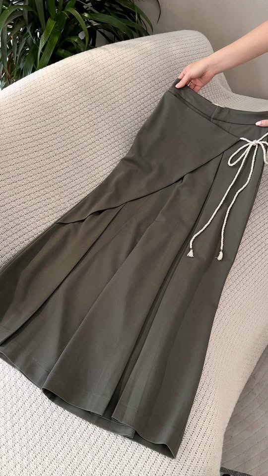 [🆕🇻🇳] VIVIKA ra đời năm 2021 bởi Founder cùng đội ngũ thiết kế trẻ năng động với triết lý: SHINE YOUR WAY 👕 Top1Fashion 👗  Gợi ý những dáng quần nên có từ SUITS BY CHAN
#vivikaclothing #vivika #suitsbychan #style #trend #fashion #design #thietke #thoitrang #dichoi #ootd #stree , shares-0✔️ , likes-61❤️️ , date-2025-10-19 20:31:03🇻🇳🇻🇳🇻🇳📰🆕