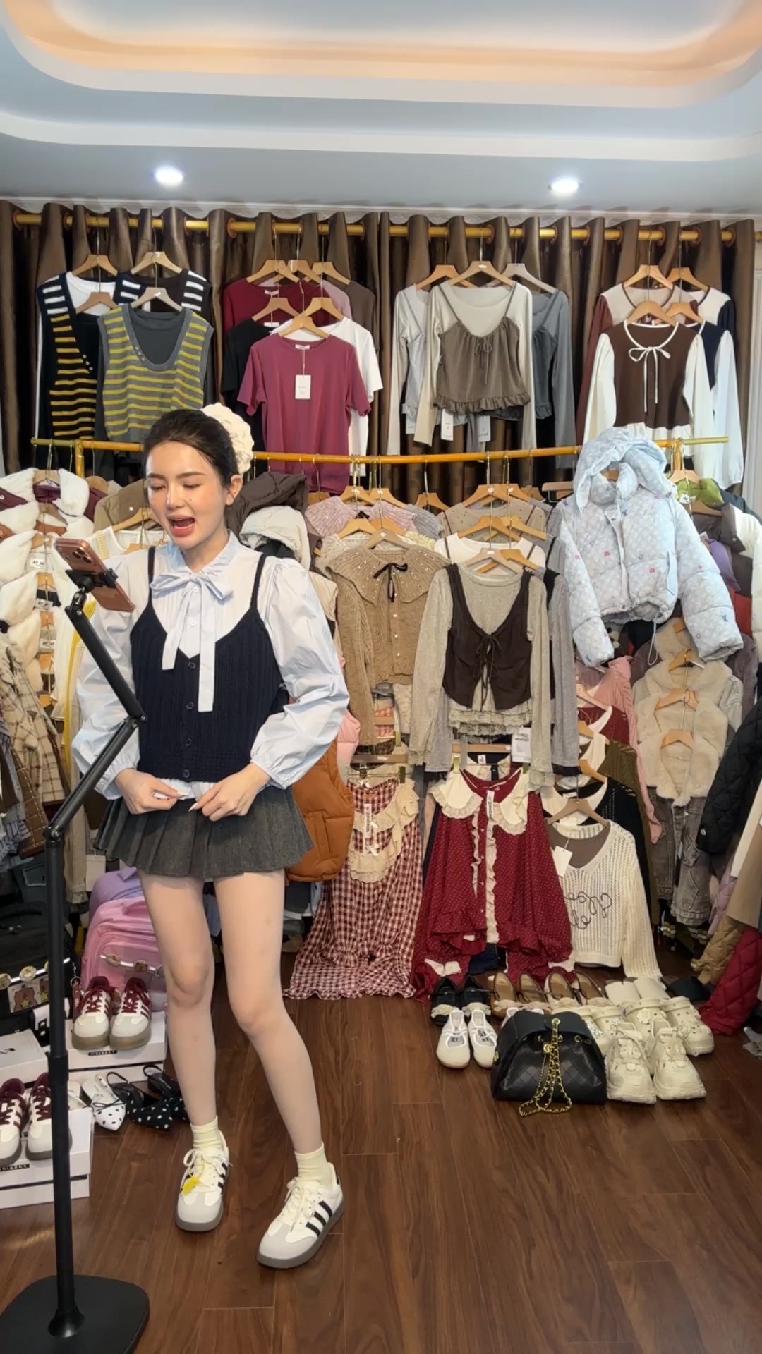 [🆕🇻🇳] H’allure – Thiết kế – Thời trang  [🆕Top1Vietnam🇻🇳] 👕 Top1Fashion 👗  𝐄𝐅𝐅𝐎𝐑𝐓𝐋𝐄𝐒𝐒 𝐏𝐎𝐈𝐒𝐄Blazer không cần quá nhiều chi tiết để thể hiện giá trị của mình. Chính kết cấu đứng dáng và sắc độ nổi bật khiến người mặc giữ được sự c , shares-0✔️ , likes-36❤️️ , date-2025-10-22 19:06:10🇻🇳🇻🇳🇻🇳📰🆕