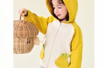 [🆕🇻🇳]  Penguin Bebe – Chuyên order cho bé 🧑‍🧒❤️️👶⭐️ Khoác gió 2 màu Đỏ và Vàng dễ mặc phù hợp mọi thời tiết ạ. Mỗi màu em chỉ còn lẻ size từ 80-110 thui ạ, các mom ưng chốt đơn ngay nha ạ.
Size 73-120.
2 màu , shares-0✔️ , likes-1❤️️ , date-2025-10-18 20:11:13🇻🇳🇻🇳🇻🇳📰🆕