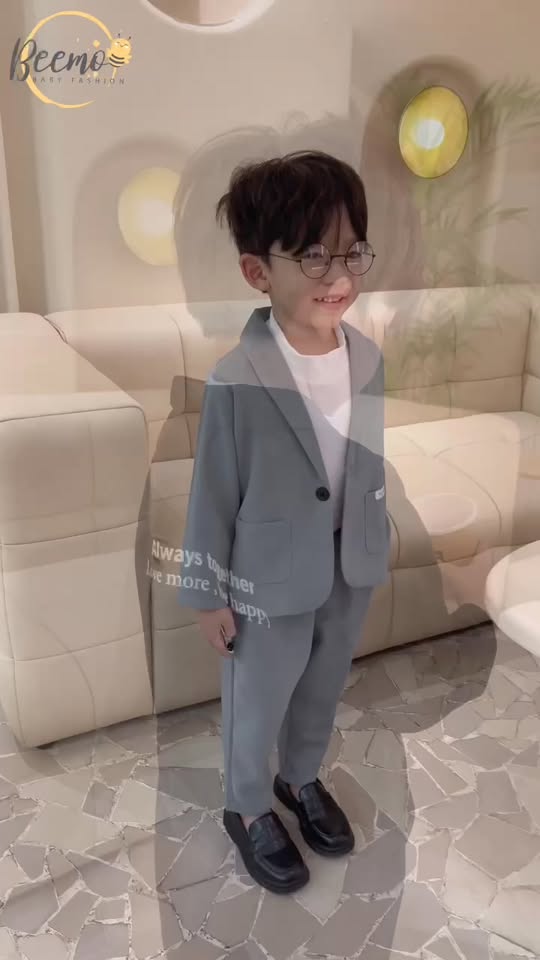 [🆕🇻🇳]  PAPALEMON_THỜI TRANG BÉ YÊU 🧑‍🧒❤️️👶⭐️ 𝐒𝐄𝐓 𝐕𝐄𝐒𝐓 𝐍𝐇𝐔𝐍𝐆 𝐂𝐇𝐄́𝐎 𝐈𝐍 𝐂𝐇𝐔̛̃
Chất liệu nhung chéo mịn, mềm mại và cực kỳ thoải mái khi mặc
Thiết kế áo khoác vest phối túi, điểm nhấn in chữ sau lưng áo , shares-0✔️ , likes-0❤️️ , date-2025-10-24 22:22:45🇻🇳🇻🇳🇻🇳📰🆕