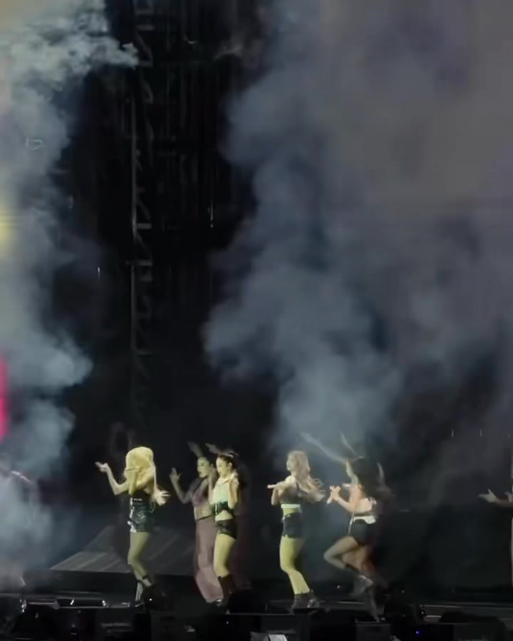 [🆕🇻🇳] Mushie Studio 👕 Top1Fashion 👗   A dream moment come true
We are beyond honored to see BLACKPINK shining on stage in our designs opening the World Tour concert in Kaohsiung.
Each stitch  , shares-0✔️ , likes-6❤️️ , date-2025-10-22 01:20:48🇻🇳🇻🇳🇻🇳📰🆕