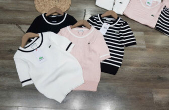 [🆕🇻🇳] Hello Kids – Hàng xuất xịn cho bé 😎❤️️⭐️ Dệt kim L@coste đẹp đỉnh, chất em nó cầm là mê chưa kể mặc lên mướt đẹp xịn lắm các chị
Logo thêu con cá sấu nét căng. Bảng màu dịu nhẹ, basic mà dễ thương , shares-0✔️ , likes-37❤️️ , date-2025-10-20 23:59:14🇻🇳🇻🇳🇻🇳📰🆕