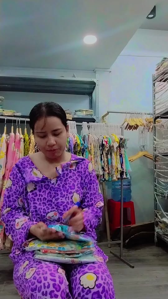 [🆕🇻🇳]  Xưởng may đồ tole Mẹ Tom – Chuyên tole 2 da loại 1 🧑‍🧒❤️️👶⭐️ Lên live với e nha mấy tình yêu ơi , shares-0✔️ , likes-1❤️️ , date-2025-10-22 00:52:57🇻🇳🇻🇳🇻🇳📰🆕