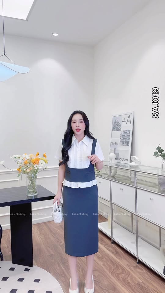 [🆕🇻🇳] L.II.N Clothing – Cửa hàng quần áo nữ  👕 Top1Fashion 👗  𝐍𝐞𝐰 𝐀𝐫𝐫𝐢𝐯𝐚𝐥
Set đồ thanh lịch giúp nàng duyên dáng trong từng bước đi. Sự kết hợp hoàn hảo giữa 2 tone màu xám – trắng siêu hot.
Cả set bao gồm 1 áo + 1  , shares-0✔️ , likes-6❤️️ , date-2025-10-23 15:01:08🇻🇳🇻🇳🇻🇳📰🆕