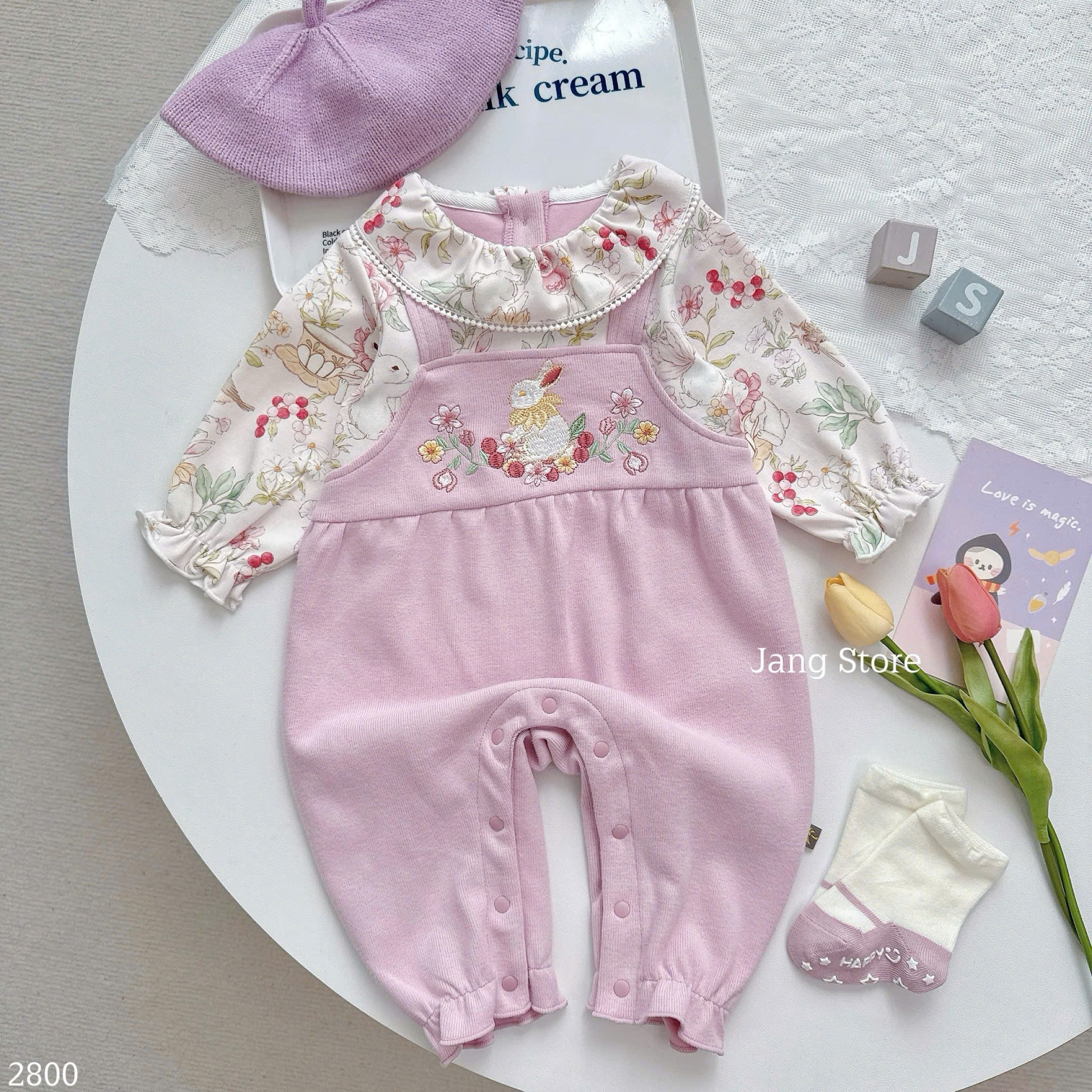 [🆕🇻🇳] Jang Store – Chuyên đồ trẻ em cao cấp 😎❤️️⭐️  Body dài cotton nỉ giả yếm tím hoa nhí, điểm xinh với thêu thỏ dễ thương, nỉ da cá mềm mại lắm nha Mom
, shares-1✔️ , likes-2❤️️ , date-2025-10-19 18:30:07🇻🇳🇻🇳🇻🇳📰🆕
