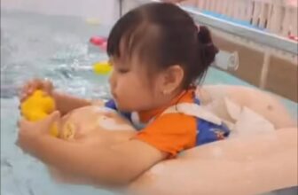 [🆕🇻🇳] Baby Care – Bé Vui Khoẻ, Mẹ An Tâm 🧑‍🧒❤️️👶⭐️ Bé Mầm vui tung tăng trong làn nước ấm
Cười tít mắt, vẫy tay tung bọt trắng tinh khôi
Nhìn con thoải mái, ba mẹ cũng vui lâyMỗi buổi bơi thuỷ liệu là  , shares-0✔️ , likes-0❤️️ , date-2025-10-19 04:55:14🇻🇳🇻🇳🇻🇳📰🆕