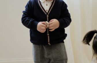 [🆕🇻🇳] THE OFFICIAL MACRO & MICRO BABIES CLOTHES 😎❤️️⭐️ 𝐏𝐢𝐧𝐞 𝐖𝐨𝐨𝐥𝐥𝐞𝐧 𝐓𝐫𝐨𝐮𝐬𝐞𝐫𝐬 – 𝐌𝐮𝐬𝐭 𝐡𝐚𝐯𝐞 𝐢𝐭𝐞𝐦
Một chiếc quần dạ ấm áp cho cậu bé những ngày gió lạnh.
Pine Woollen Trousers được sử dụng dòng vải dạ pha wool ble , shares-0✔️ , likes-1❤️️ , date-2025-10-20 18:56:15🇻🇳🇻🇳🇻🇳📰🆕