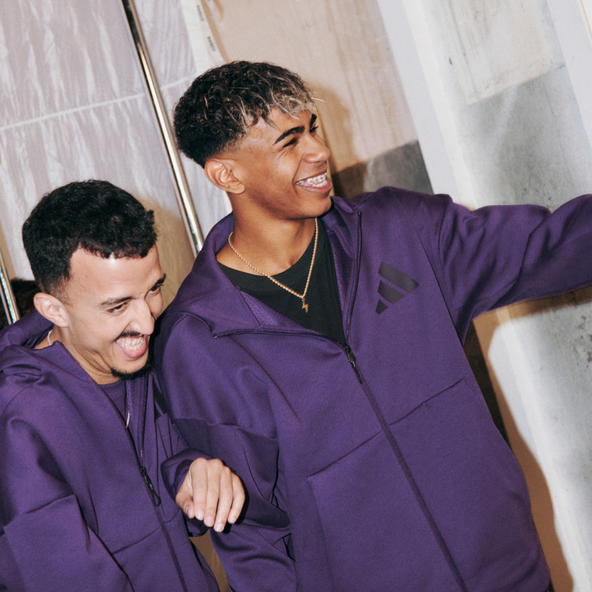 [🆕🇻🇳] Adidas Việt Nam👕 Top1Fashion 👗  BẠN THÂN ƠIIII  CHẲNG GÌ THOẢI MÁI HƠN KHI…
Được là chính mình cùng hội chí cốt.
Khoác lên mình adidas BST Z.N.E.Sở hữu chất vải PRIMEKNIT ba lớp, cùn , shares-0✔️ , likes-39❤️️ , date-2025-10-21 19:01:06🇻🇳🇻🇳🇻🇳📰🆕