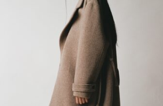 [🆕🇻🇳] Subtle Le Nguyen 👕 Top1Fashion 👗  Wool Oval Overcoat – Sự cân bằng giữa hình khối và chất liệu.
Được làm từ len cao cấp với bề mặt mềm mại và kết cấu tự nhiên, chiếc áo khoác mang đến cảm g , shares-2✔️ , likes-19❤️️ , date-2025-10-23 21:33:28🇻🇳🇻🇳🇻🇳📰🆕