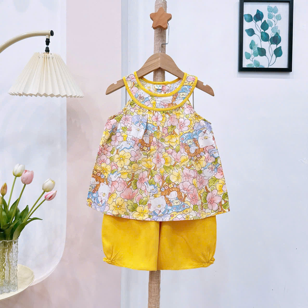 [🆕🇻🇳] Tiệm Nhà Ốc  (Quần áo trẻ em)-Đồ trẻ em thiết kế, đồ nhập- xuất khẩu,hàng Quảng Châu cao cấp , sỉ đồ thiết kế cho bé nhặt size 🧑‍🧒❤️️👶⭐️ Nhà Ốc về mẫu sát nách bé gái cổ yếm siêu xinh lun ạ Chất lanh hai da thoáng mát, thấm hút tốt.
– Bảng size và giá:( miễn ship từ 3b)
Size 4(8-10kg)  : 75k , shares-1✔️ , likes-15❤️️ , date-2025-10-22 16:41:57🇻🇳🇻🇳🇻🇳📰🆕