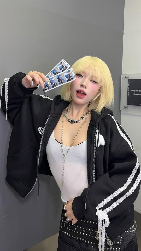 [🆕🇻🇳] Bad Rabbit Thiết kế & Thời trang 👕 Top1Fashion 👗  Không hề  fomo đi chụp photobooth với ẻm
—
#badrabbitclub #badrabbit #doublebad , shares-0✔️ , likes-9❤️️ , date-2025-10-24 00:48:07🇻🇳🇻🇳🇻🇳📰🆕