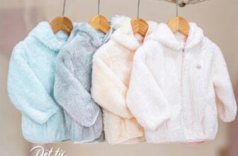 [🆕🇻🇳] Ruby Mart 118 Lương Trúc Đàm – Mẹ và bé – Gửi trọn yêu thương 🧑‍🧒❤️️👶⭐️ Lên kệ chiếc áo khoác lông 2 mặt siêu xinh
Mềm mịn, ấm áp và cực kỳ “xinh yêu” chiếc áo khoác lông Honee là lựa chọn hoàn hảo cho những ngày gió lạnh. Ch , shares-0✔️ , likes-0❤️️ , date-2025-10-24 00:37:37🇻🇳🇻🇳🇻🇳📰🆕
