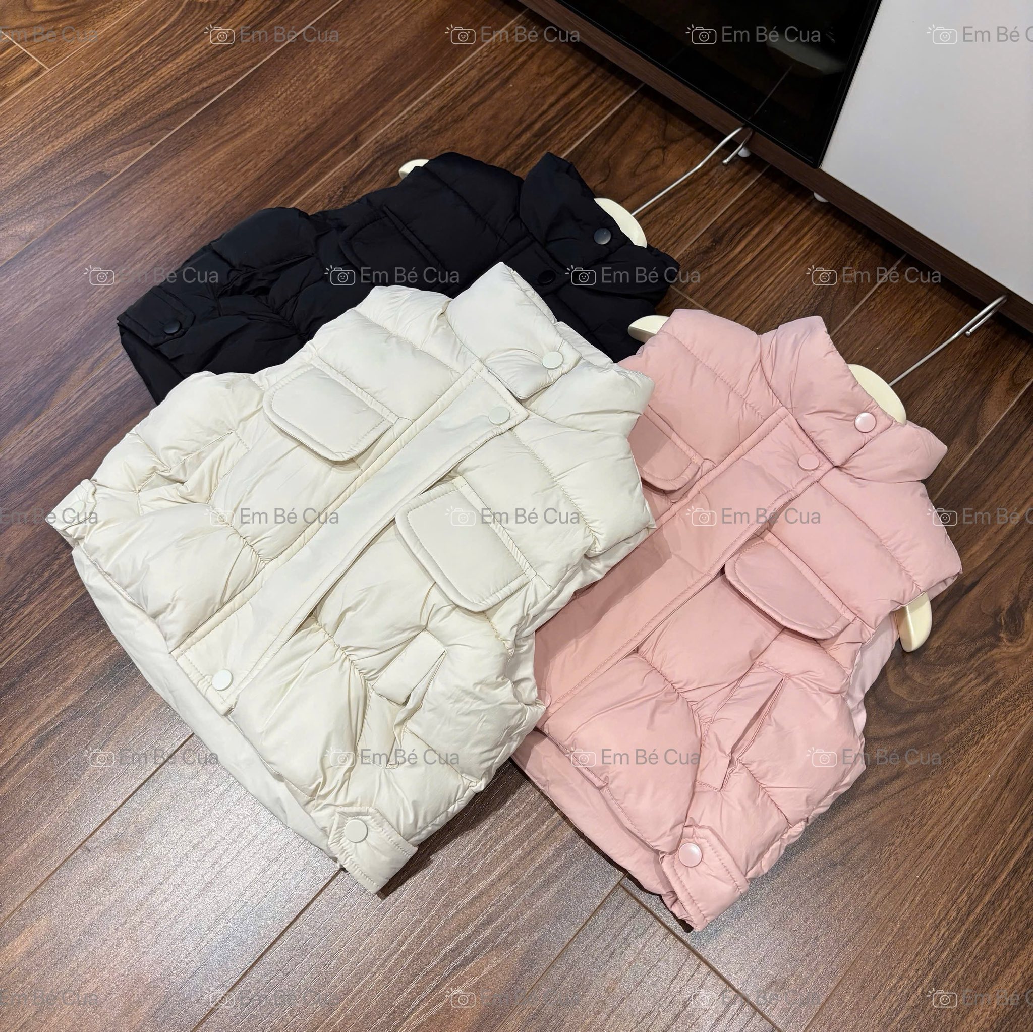 [🆕🇻🇳]  EM BÉ CUA – Chuyên order Quảng Châu cao cấp, thời trang phong cách, thương hiệu, VNXK  🧑‍🧒❤️️👶⭐️ Vội vã lên mấy xị ơi #139kkkk/c
Nghe nói năm nay lạnh lắm í
Gile nhà em năm nào cũng tuyệt đối lun.
Bé trai bé gái lên mẫu đều okila lun nhá
Bán 1 đợt để , shares-0✔️ , likes-3❤️️ , date-2025-10-23 04:05:09🇻🇳🇻🇳🇻🇳📰🆕