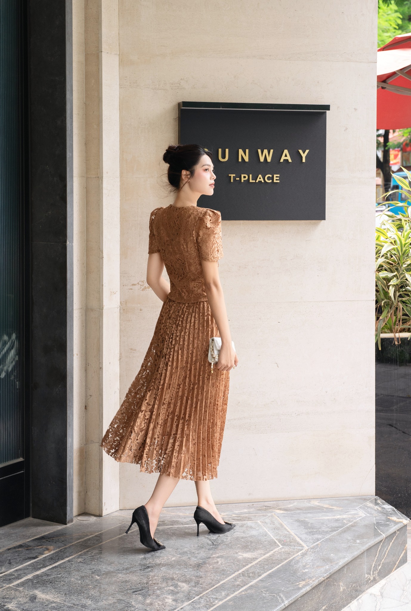 [🆕🇻🇳] HeraDG – Quần áo (Thương hiệu) 👕 Top1Fashion 👗  𝐔𝐑𝐁𝐀𝐍 𝐌𝐔𝐒𝐄 𝐈𝐍 𝐋𝐄𝐀𝐓𝐇𝐄𝐑
Trong tiết trời giao mùa se lạnh, khi mọi ánh nhìn đều hướng về những tông màu trầm ấm, thiết kế đầm chất liệu da HeraDG xuất hiện nh , shares-1✔️ , likes-8❤️️ , date-2025-10-25 14:00:08🇻🇳🇻🇳🇻🇳📰🆕