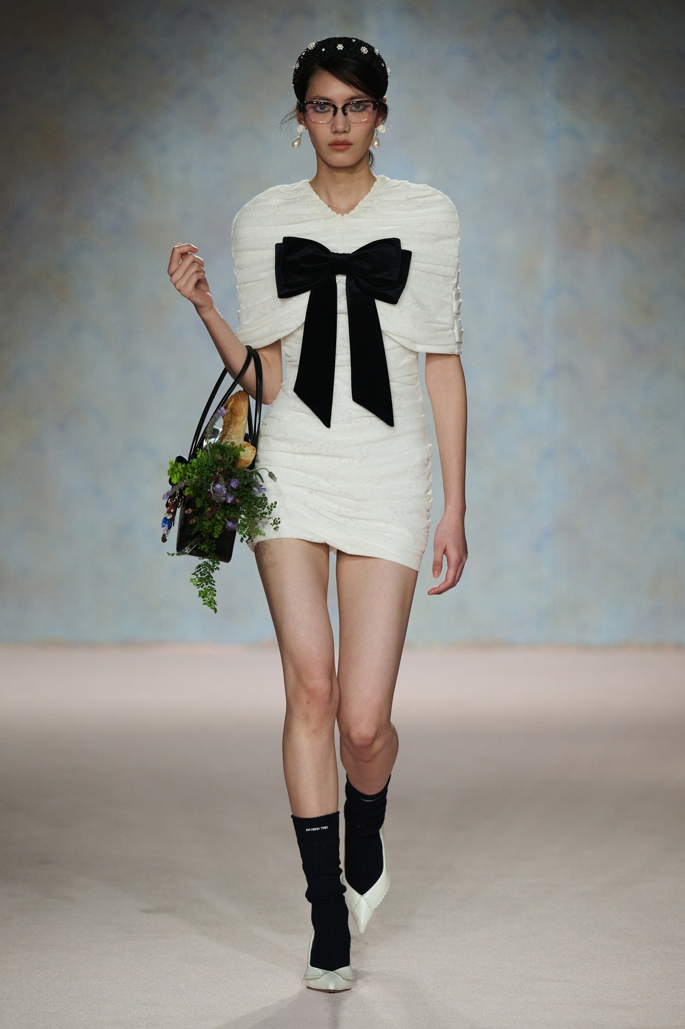 [🆕🇻🇳] FLANERIE công ty phân phối, nhập khẩu chính hãng các thương hiệu thời trang đương đại cao cấp 👕 Top1Fashion 👗  Bộ sưu tập Thu/Đông 2025 của SHUSHU/TONG mang chủ đề “Mutual Reference”, lấy cảm hứng từ bức ảnh “Identical Twins” của nhiếp ảnh gia Diane Arbus. Hình ảnh  , shares-0✔️ , likes-5❤️️ , date-2025-10-26 03:00:24🇻🇳🇻🇳🇻🇳📰🆕