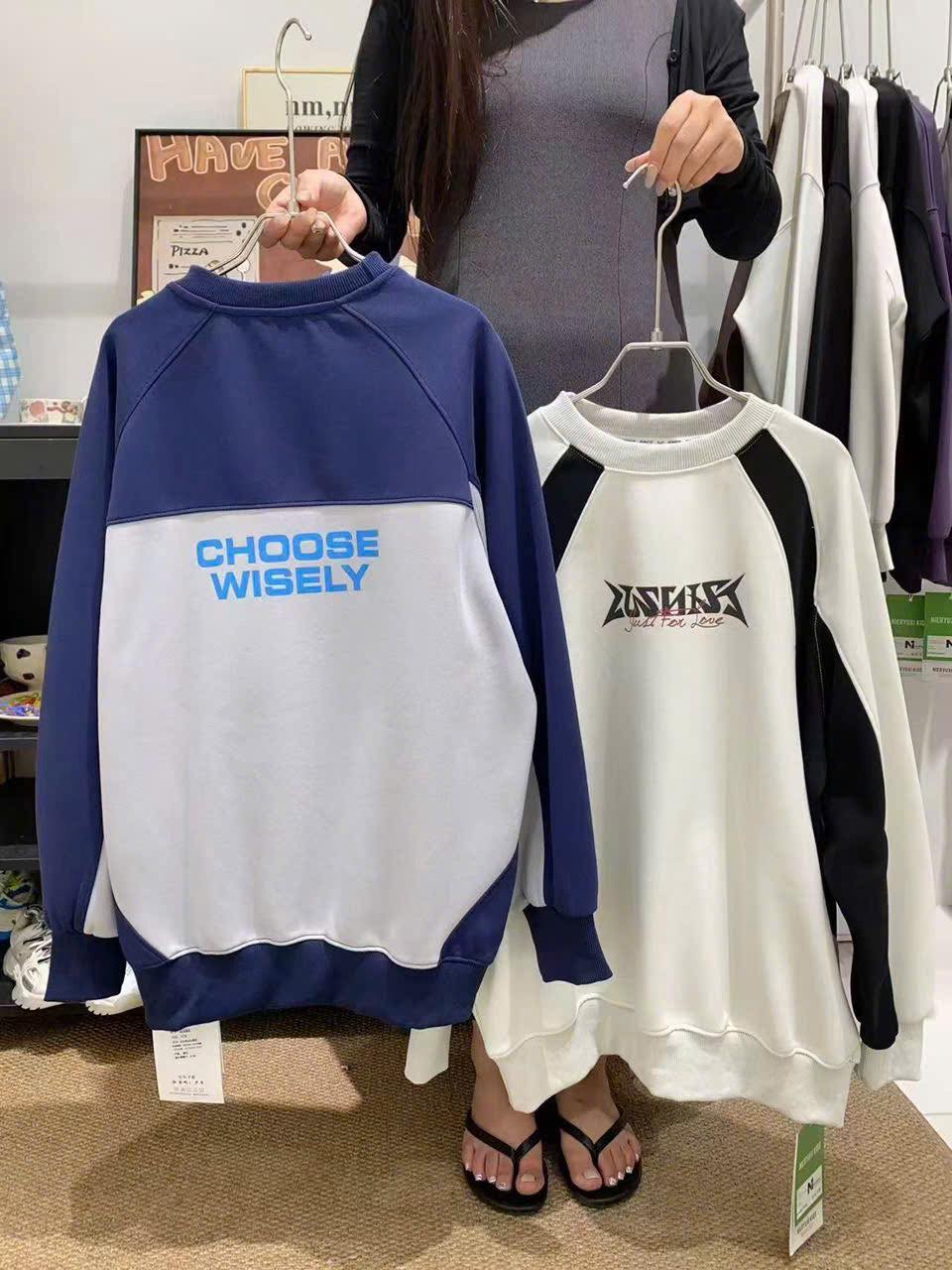 [🆕🇻🇳]  Huỳnh Kids – 09 Núi Thành, Đà Nẵng 🧑‍🧒❤️️👶⭐️ Áo sweater cho bé trai diện thu ạ
Size 120-180 tuỳ mẫu form to
6 Lê Thanh Nghị, Đà Nẵng
Hotline: 0354131526
, shares-0✔️ , likes-3❤️️ , date-2025-10-26 21:02:12🇻🇳🇻🇳🇻🇳📰🆕