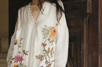 [🆕🇻🇳] Huulala  thương hiệu thời trang thêu tay hàng đầu Việt Nam 👕 Top1Fashion 👗  Sắc trắng và những đường thêu tay dệt nên vẻ đẹp không tuổi cho đầm lụa Thượng Uyển.#Huulala #HandEmbroidery #SlowFashion #VietnamLocalBrand #TheElegantW , shares-2✔️ , likes-52❤️️ , date-2025-10-23 03:18:41🇻🇳🇻🇳🇻🇳📰🆕