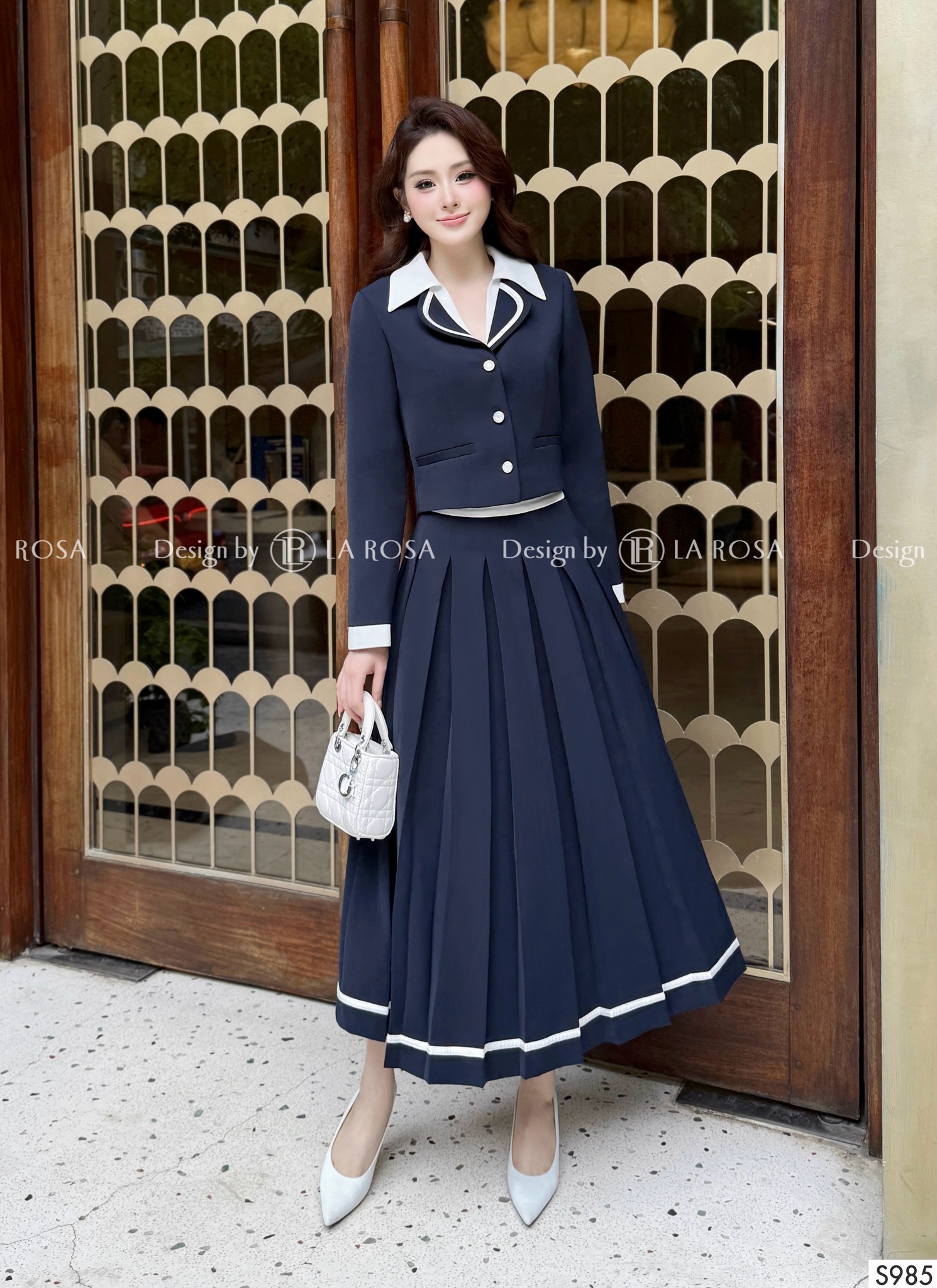 [🆕🇻🇳] La Rosa Store –  Thương hiệu thời trang dự tiệc, công sở chất lượng cao, giá tốt 👕 Top1Fashion 👗  𝐘𝐔𝐑𝐈 𝐒𝐄𝐓 – Ứng dụng linh hoạt trong mọi hoàn cảnh nhờ thiết kế minimal, dễ dàng mix với phụ kiện, gam màu xanh navy quen thuộc nịnh mắt, nịnh da. Áo vest d , shares-9✔️ , likes-69❤️️ , date-2025-10-27 23:01:36🇻🇳🇻🇳🇻🇳📰🆕