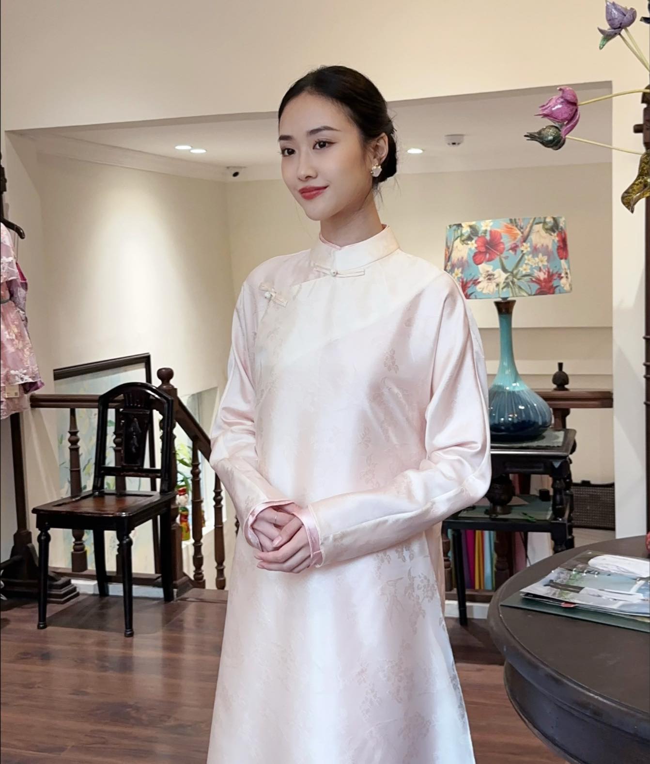 [🆕🇻🇳] XÉO XỌ 👕 Top1Fashion 👗  Mùa thu về mang theo không khí dịu dàng và những buổi gặp gỡ đầy cảm xúc cũng là lúc XÉO XỌ gửi đến các chị những thiết kế áo dài mới nhất.Với chất liệu  , shares-7✔️ , likes-77❤️️ , date-2025-10-26 04:23:47🇻🇳🇻🇳🇻🇳📰🆕