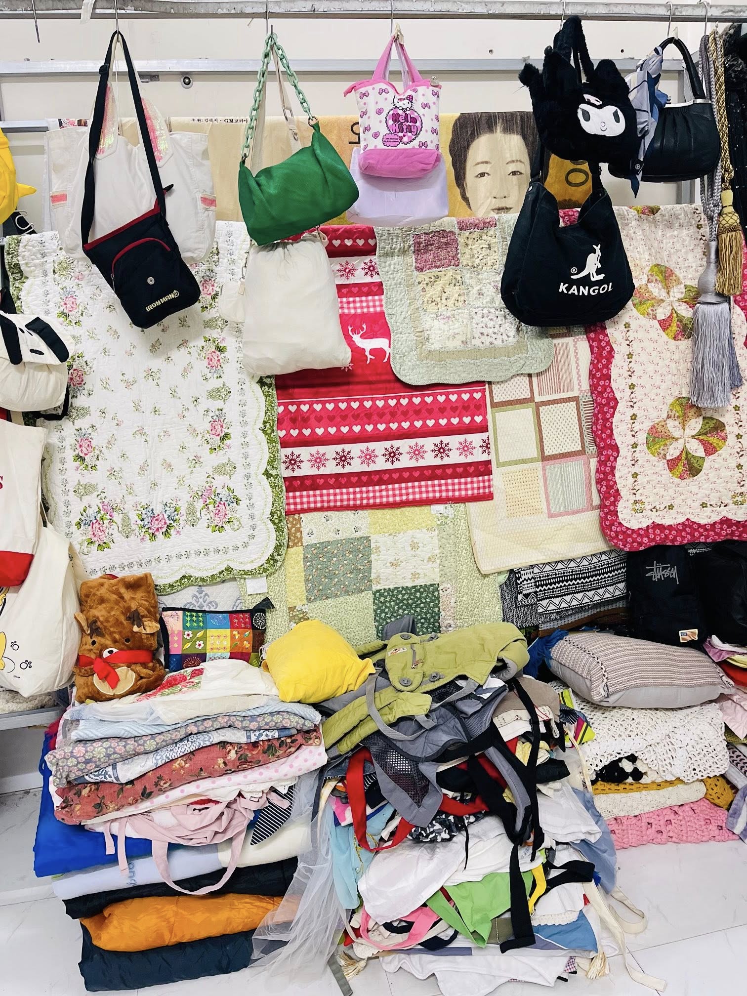 [🆕🇻🇳] NHIÊN 3Si & Hàng Si Tuyển 👕 Top1Fashion 👗  Lô lô khách ơi tối nay em khui linh tinh gia đình  nha.
Trang trí , rèm,tập dề, thảm, chăn , bo đi học, mền bé , túi ví, nón bé, nhộng bé…
@fan cứng
, shares-1✔️ , likes-3❤️️ , date-2025-10-31 02:34:18🇻🇳🇻🇳🇻🇳📰🆕