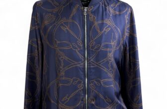 [🆕🇻🇳] Vô Vị Authentic 👕 Top1Fashion 👗  GUCCll
Mẫu khoác lụa của hãng siêu hiếm và chất cho ae .
。Size : 50
。Giá : 15.000.000k
。0943522222 / 0702869999
。42 Nguyễn trường tộ / hà nội
, shares-0✔️ , likes-7❤️️ , date-2025-10-27 21:04:58🇻🇳🇻🇳🇻🇳📰🆕