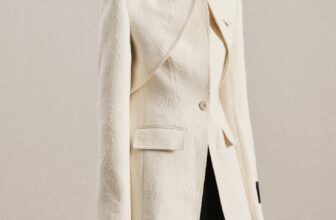 [🆕🇻🇳] LE LAM Quần áo (Thương hiệu) 👕 Top1Fashion 👗  FLÂNERIE | CONTOUR BLAZER
Dáng hình cấu trúc trên nền chất liệu mềmContour Blazer mở đầu mùa thu đông bằng chất liệu wool dệt nổi tỉ mỉ, mang lại cảm giá , shares-5✔️ , likes-37❤️️ , date-2025-10-27 18:27:45🇻🇳🇻🇳🇻🇳📰🆕