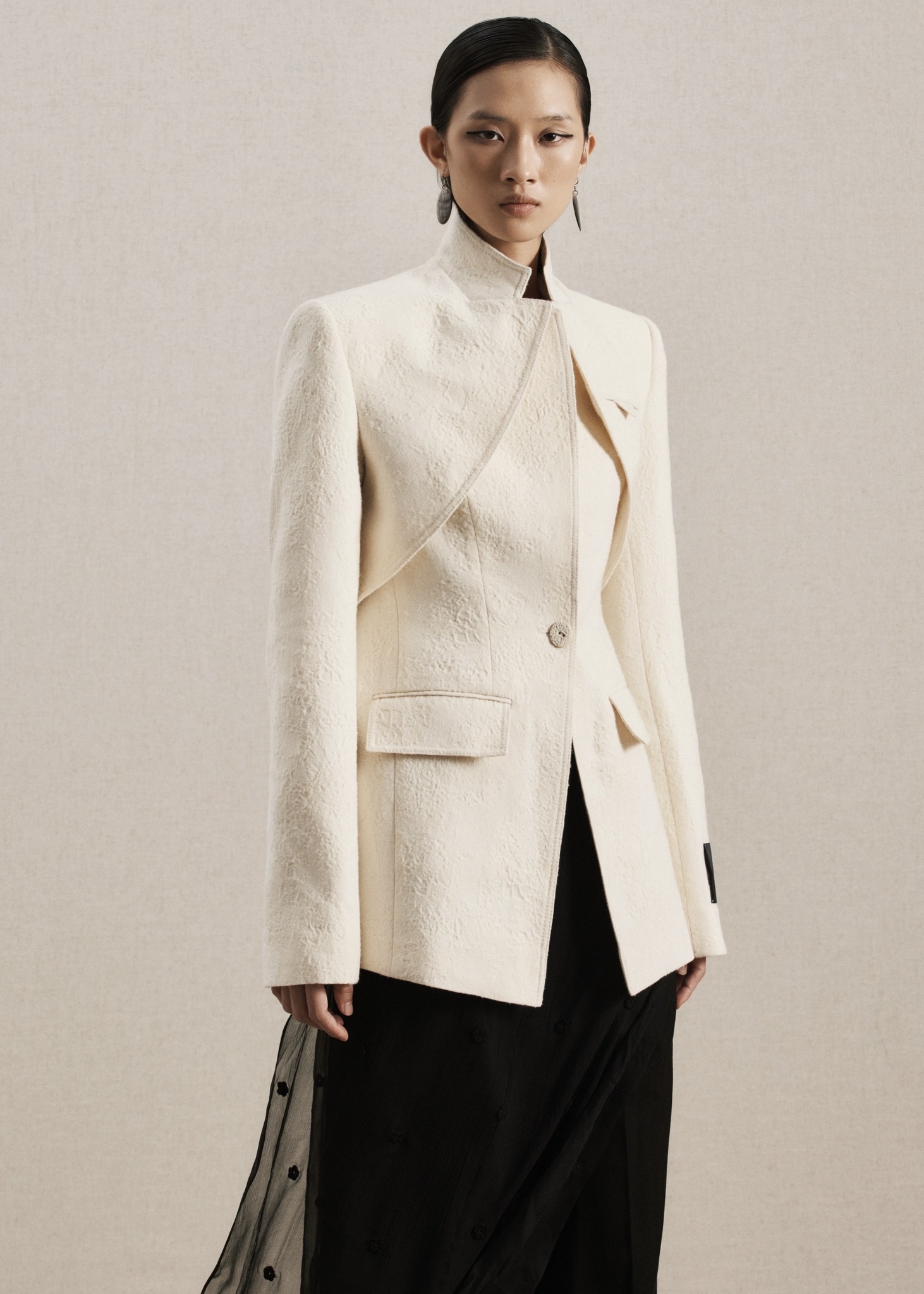 [🆕🇻🇳] LE LAM Quần áo (Thương hiệu) 👕 Top1Fashion 👗  FLÂNERIE | CONTOUR BLAZER
Dáng hình cấu trúc trên nền chất liệu mềmContour Blazer mở đầu mùa thu đông bằng chất liệu wool dệt nổi tỉ mỉ, mang lại cảm giá , shares-5✔️ , likes-37❤️️ , date-2025-10-27 18:27:45🇻🇳🇻🇳🇻🇳📰🆕