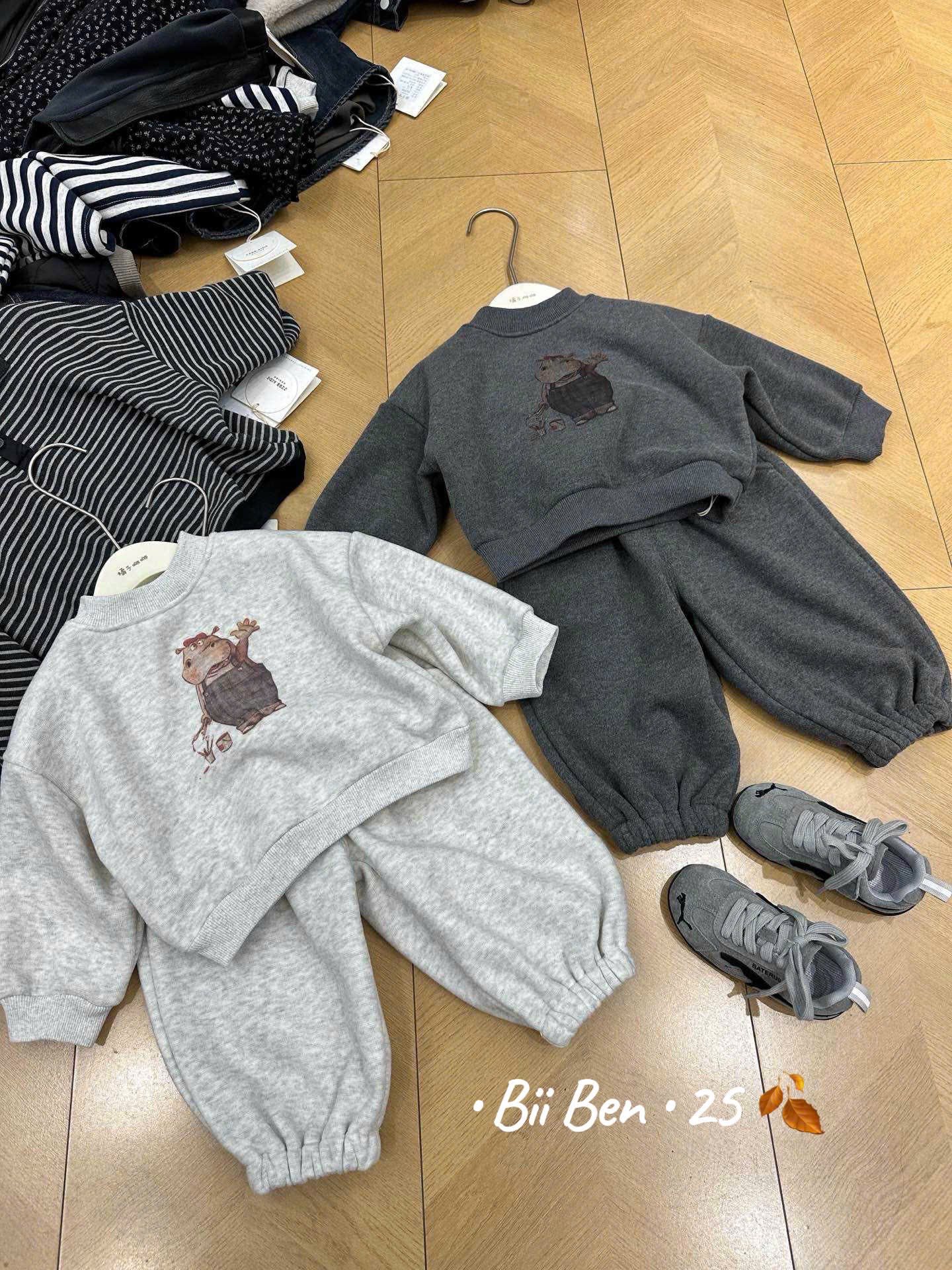 [🆕🇻🇳]  Mỹ Linh Thời Trang TRẺ EM – BIA A CHÍ Quán 🧑‍🧒❤️️👶⭐️ Set nỉ tone 2 màu ưng quá ah  sz nhí
Bé trai gái mặc đều đc
, shares-0✔️ , likes-1❤️️ , date-2025-10-27 15:26:01🇻🇳🇻🇳🇻🇳📰🆕