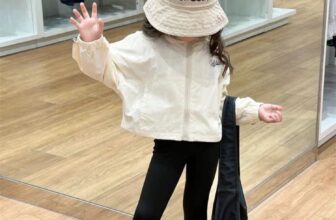 [🆕🇻🇳] ROYAL KID’S Chuyên thời trang qate hàng thiết kế 🧑‍🧒❤️️👶⭐️ Áo khoác gió dáng ngắn cho bé
Size 10-25kg
, shares-0✔️ , likes-0❤️️ , date-2024-07-07 03:44:02🇻🇳🇻🇳🇻🇳📰🆕