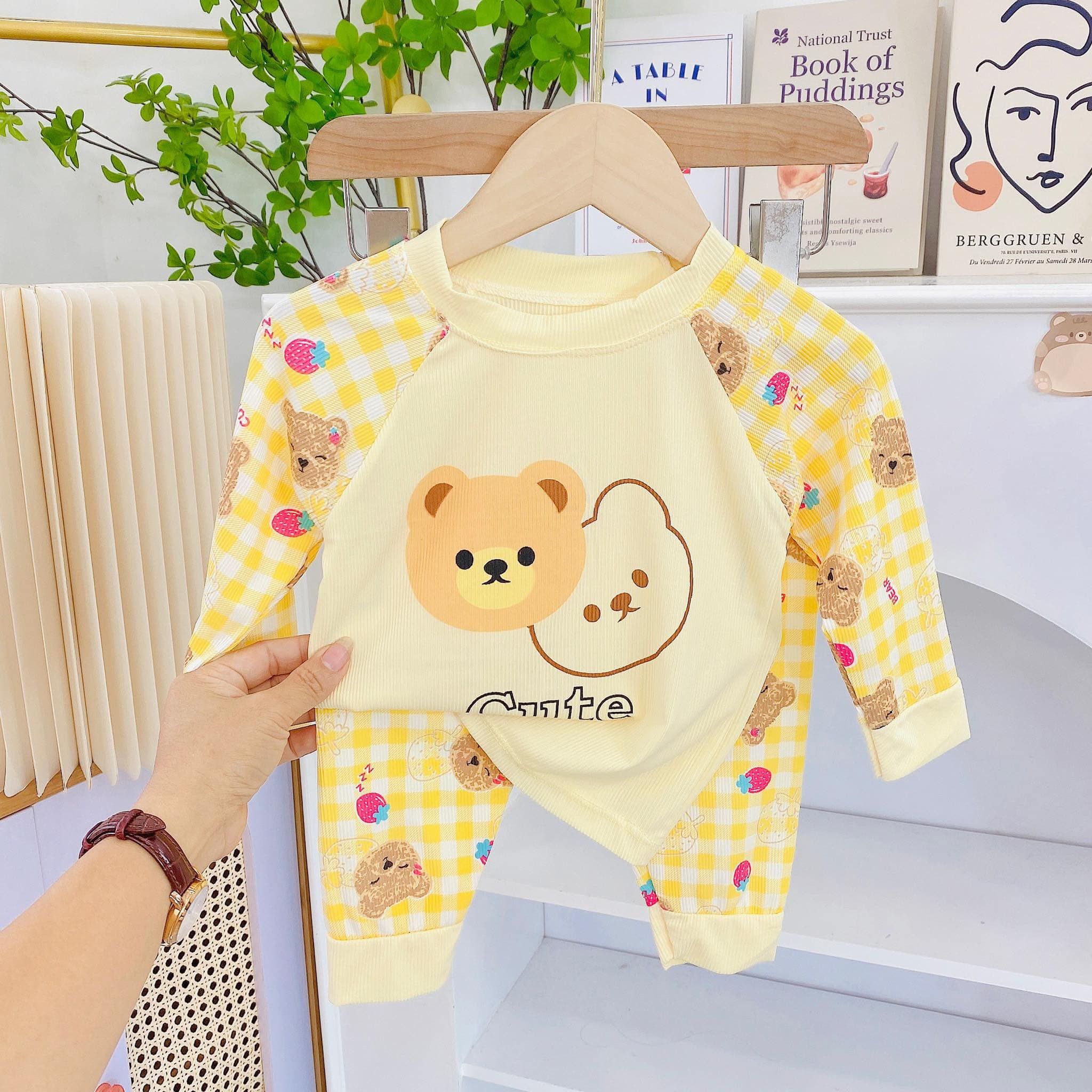 [🆕🇻🇳] Bảo Trâm Shop Chuyên Thời Trang Cao Cấp VN  🧑‍🧒❤️️👶⭐️ Các mẫu xinh em còn size cho bé 13-15kg các mẹ nha
Em còn toàn mẫu xinh thui ạ
, shares-1✔️ , likes-2❤️️ , date-2024-11-17 21:17:58🇻🇳🇻🇳🇻🇳📰🆕