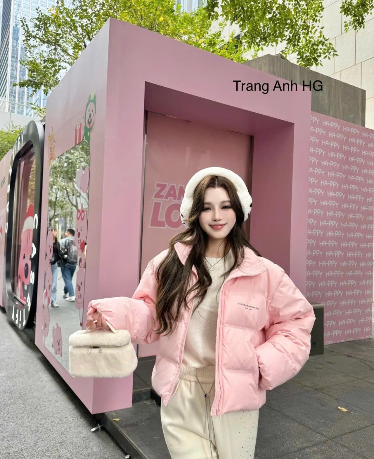 [🆕🇻🇳] Design by Cao – Xưởng chuyên sỉ lẻ SLL thời trang thiết kế , nhận gia công SLL 👕 Top1Fashion 👗  Không cần phải rực rỡ
Nhưng vẫn toát lên màu lễ hội
Là em chứ aiii
Full set đẹp mĩ mãn
, shares-1✔️ , likes-32❤️️ , date-2025-12-20 16:50:24🇻🇳🇻🇳🇻🇳📰🆕