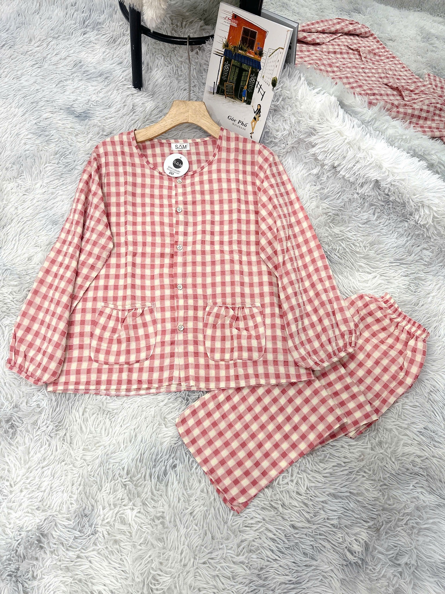 [🆕🇻🇳] Zunhee – Đồ bộ mặc nhà cao cấp 👕 Top1Fashion 👗  Trong những ngày gió lạnh về thì chẳng có gì tuyệt vời hơn khi được cuộn mình trong bộ đồ ng.ủ êm mềm trọn vẹn từng khoảnh khắc thư thái sau một ngày làm v , shares-0✔️ , likes-3❤️️ , date-2024-10-28 18:17:42🇻🇳🇻🇳🇻🇳📰🆕