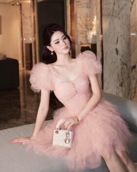 [🆕🇻🇳] Penelope.studio – Don’t stress about the dress, we’ll dress you to impress 👕 Top1Fashion 👗   Vivienne với phiên bản ngắn dễ thương và điệu đà cho các nàng

𝐏𝐄𝐍𝐄𝐋𝐎𝐏𝐄 
_____________________________________
𝐇𝐨𝐭𝐥𝐢𝐧𝐞: 0934 004 266
Worldwide Shipping
©T , shares-41✔️ , likes-208❤️️ , date-2025-04-28 21:09:43🇻🇳🇻🇳🇻🇳📰🆕