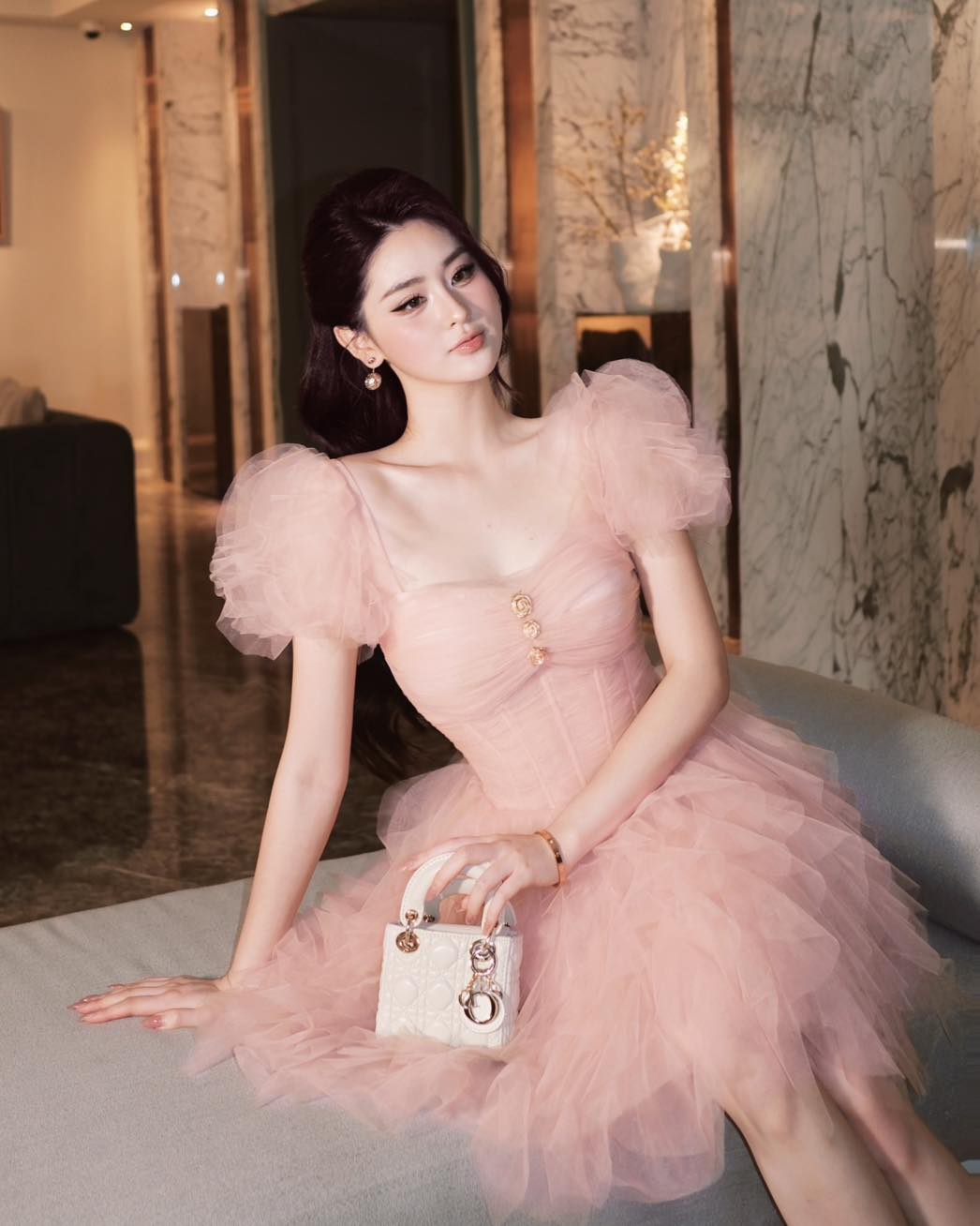 [🆕🇻🇳] Penelope.studio – Don’t stress about the dress, we’ll dress you to impress 👕 Top1Fashion 👗   Vivienne với phiên bản ngắn dễ thương và điệu đà cho các nàng𝐏𝐄𝐍𝐄𝐋𝐎𝐏𝐄
_____________________________________
𝐇𝐨𝐭𝐥𝐢𝐧𝐞: 0934 004 266
Worldwide Shipping
©T , shares-41✔️ , likes-208❤️️ , date-2025-04-28 21:09:43🇻🇳🇻🇳🇻🇳📰🆕