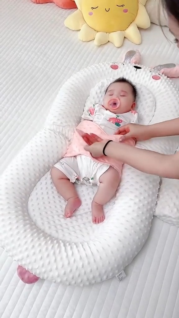 [???]  Baby House Shop ?‍?❤️️?⭐️ Chăn tơ lụa – băng lạnh hạt đậu, 3D , mẫu chăn mới nhất của hãng Đisney
Vải siêu mềm ,thoáng khí, mát mẻ, thoải mái và thân thiện với làn da bé
Chất liệu , shares-0✔️ , likes-1❤️️ , date-2025-05-04 17:24:54????????