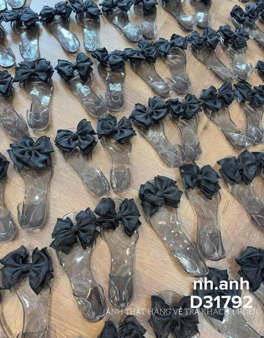 [🆕🇻🇳] Shop Annabelle – Chuyên hàng cao cấp Hong Kong, Thượng Hải, Korea 👕 Top1Fashion 👗  1 đôi dép nơ tiểu thư mưa nắng đông hè đều đi được.Nhà em chuẩn nơ to như ảnh .Gom tương tác với các c iuuuuuu 30 slot đầu tiên #2.x.x bé tí (sau cho e , shares-0✔️ , likes-3❤️️ , date-2025-05-28 18:30:22🇻🇳🇻🇳🇻🇳📰🆕