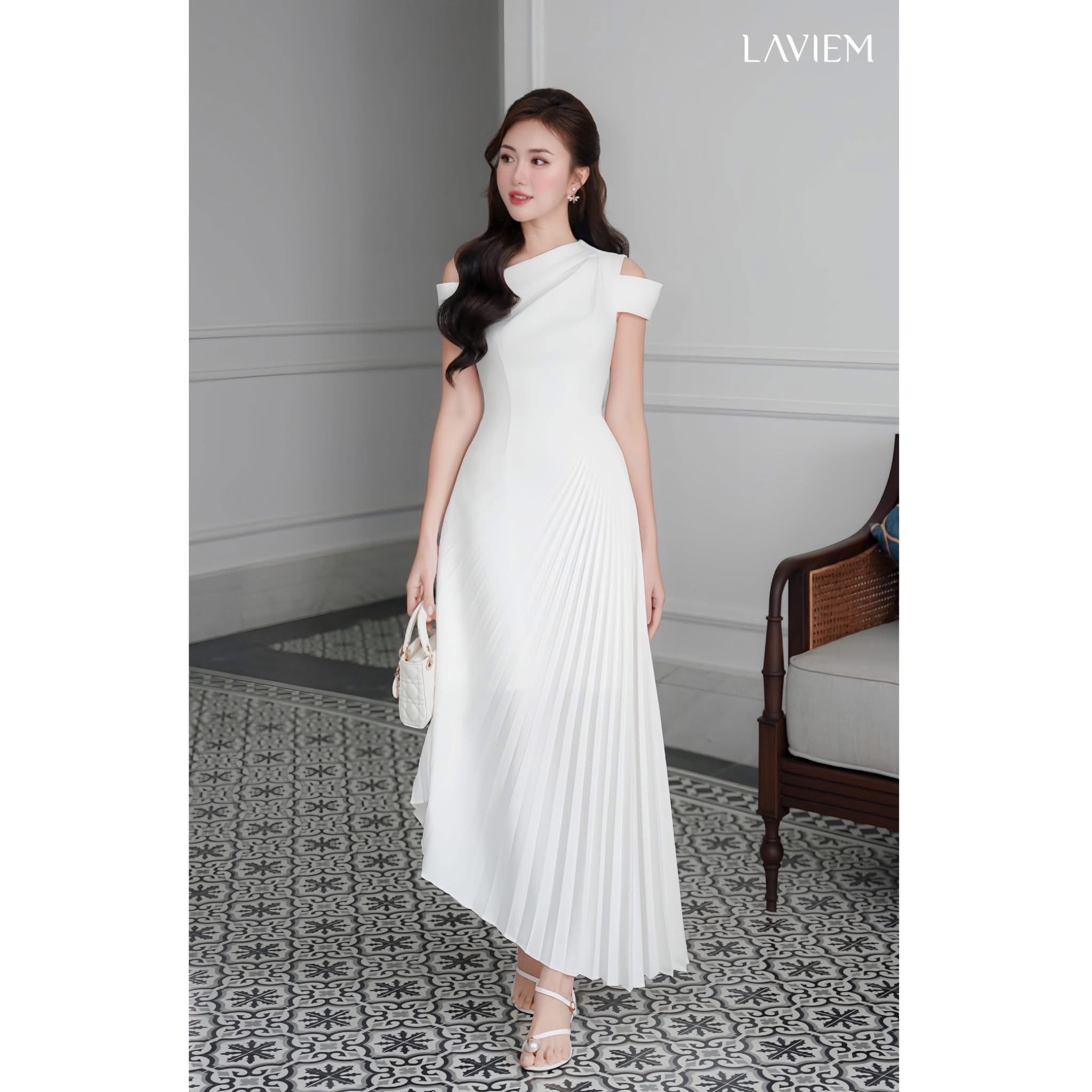 [🆕🇻🇳] Stella Dress – Chuyên cho thuê váy thiết kế chính hãng 👕 Top1Fashion 👗   Brand: Laviem
Giảm 10% giá thuê váy trong ngày (24h) với đơn nội thành HN
Miễn phí vận chuyển 1 chiều gửi váy với đơn nội thành HN (bán kính 5km)
Tấ , shares-0✔️ , likes-1❤️️ , date-2025-06-30 23:05:05🇻🇳🇻🇳🇻🇳📰🆕